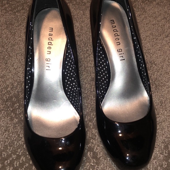 Black pumps - Picture 2 of 2